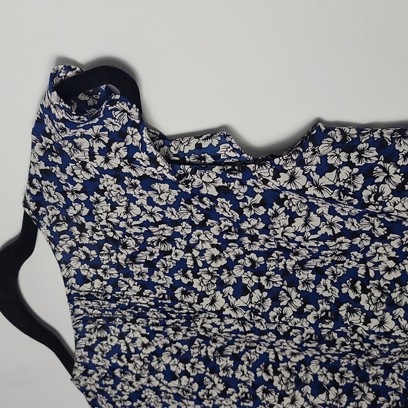 J. CREW Cascade Ruffle Navy and White Floral Blouse With Keyhole Size 0 - Picture 15 of 16